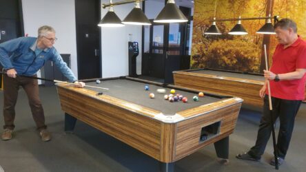 Regentag-Billard mit Rudi